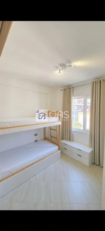 Jepet me qera apartamenti 3+1 liqeni i thate 4