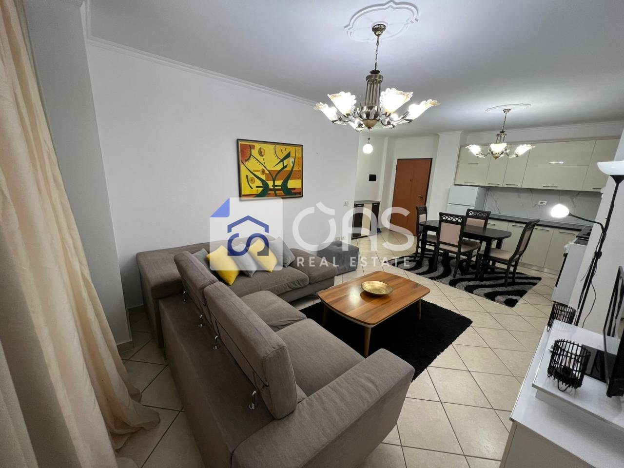 Jepet apartament me qera 2+1 tek Komuna e Parisit