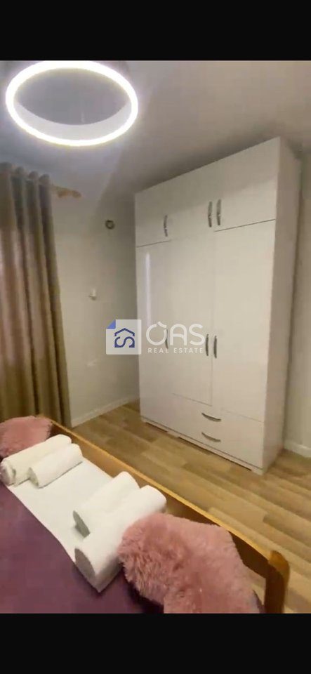 Jepet apartament me qera 1+1 Bulevardi Zogu Pare 4
