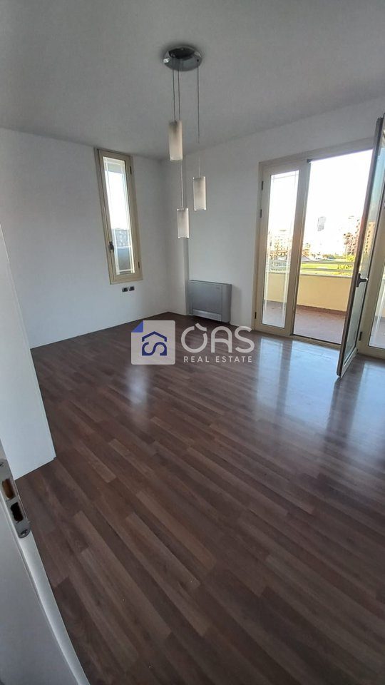 Shitet apartament 2+1+2 tek Liqeni Artificial 3