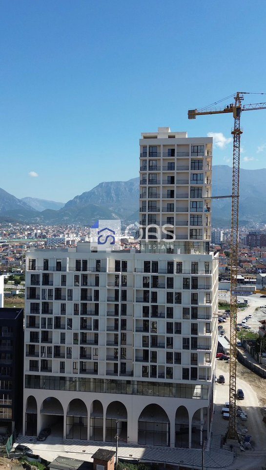 Shitet apartament 2+1 tek Bulevardi i Ri.