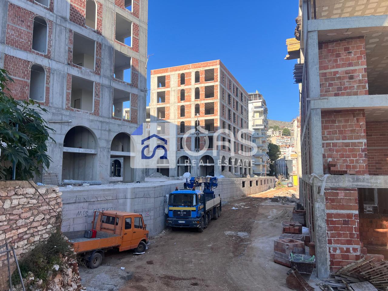 Shitet apartament 2+1 ne Sarande. 2