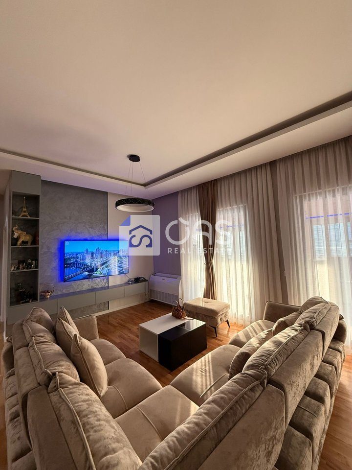 Shitet apartament 2+1+2+2 tek Fresku (Qesarake) 2