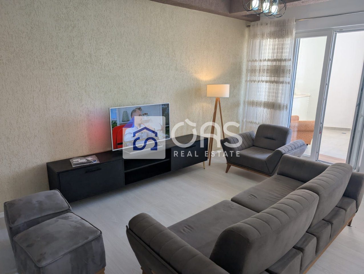 Jepet me qera apartament 2+1+post parkimi ne Astir River Residenc