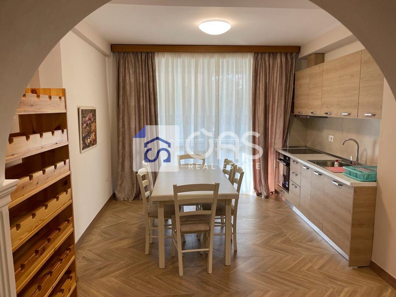 Jepet apartament me qera 3+1 ne 21sh " Mozaiku i Tiranes" 2