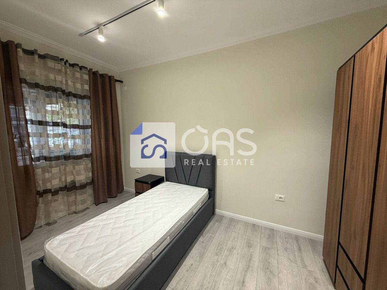 Jepet me qera apartament 2+1 ne Bllok 4