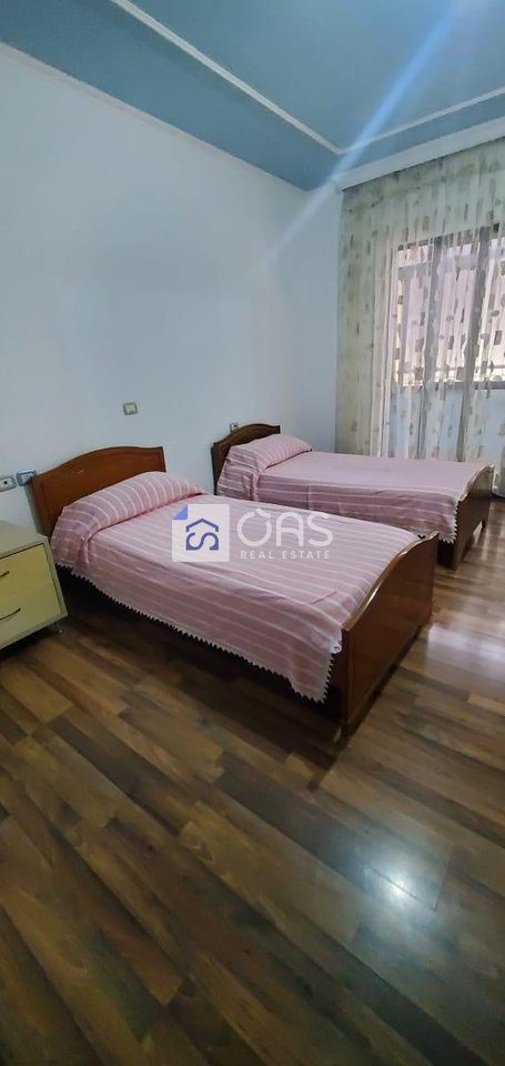 Jepet apartament me qera 2+1 Komuna Parisit 4