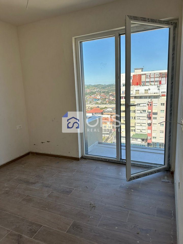 Shitet apartament 2+1+2 me post parkimik fusha aviacionit 3