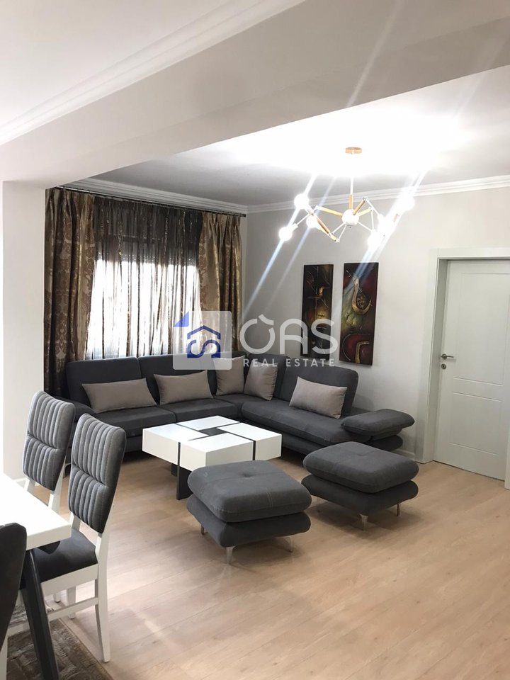 Apartament me qera 3+1 Ne Qender