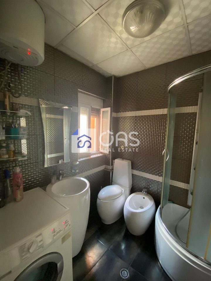 Shitet apartament 2+1 tek Rruga e Durrsit 4