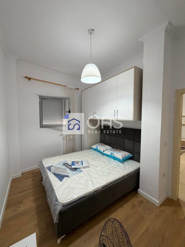 Jepet me qera apartamenti 1+1 kopshti botanik (xhamia) 2