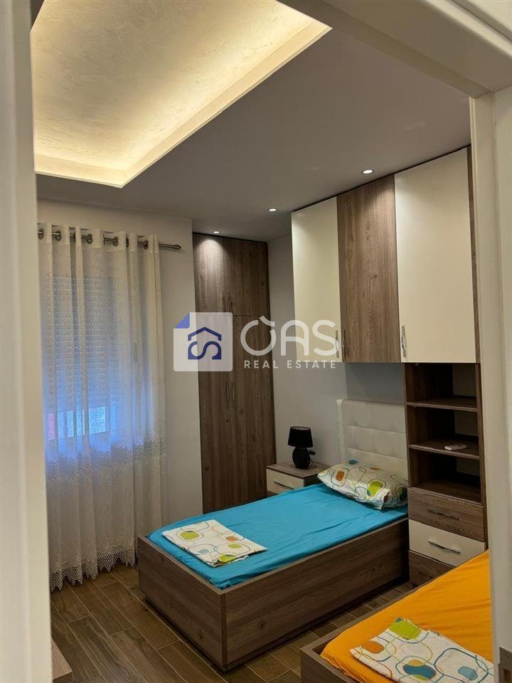 Jepet apartament me qera 2+1 tek Spitali Amerika 3 4