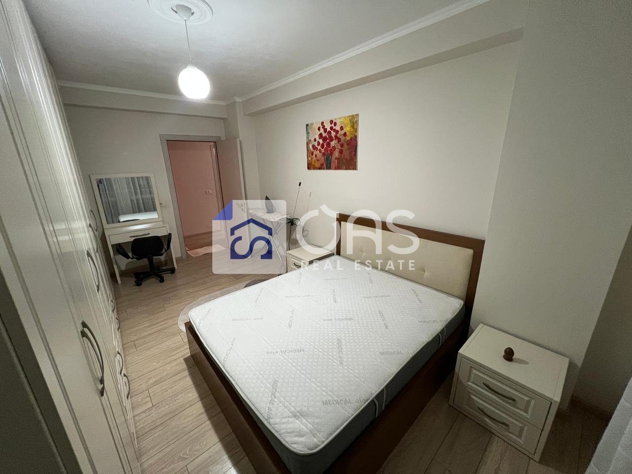 Jepet me qera apartament 2+1+2+post parkimi ne Astir 4