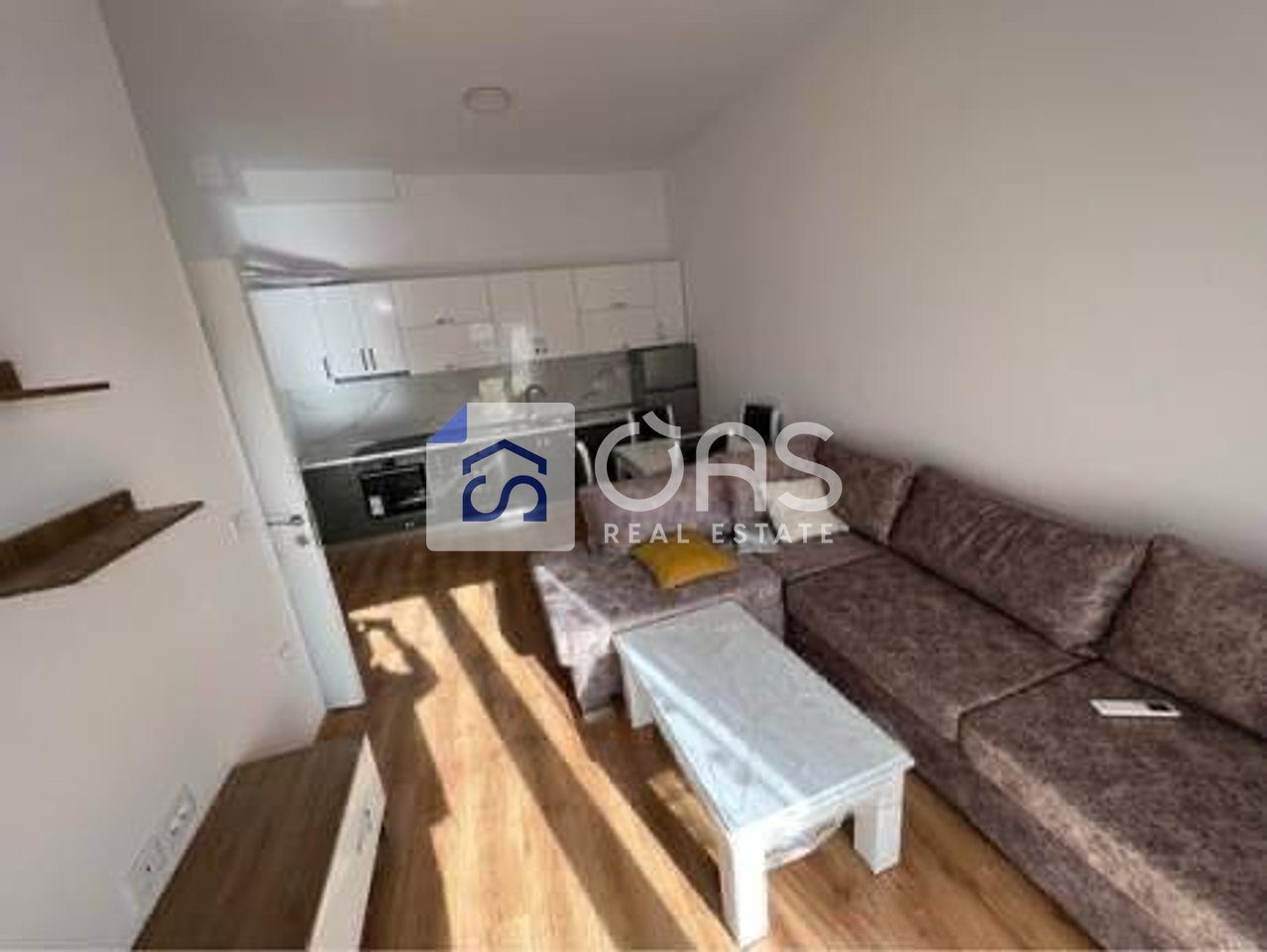 Jepet apartament me qera 2+1 Ne Kamez