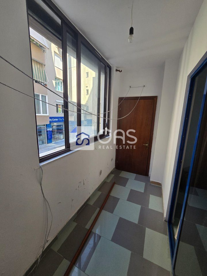 Jepet apartament me qera 1+1 Rruga Elbasanit 3