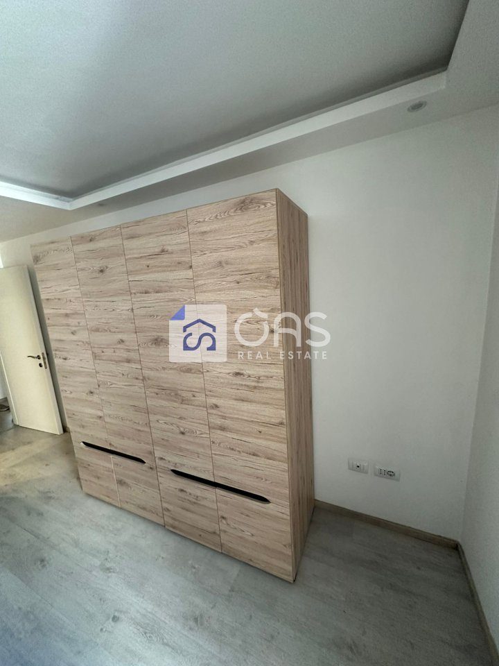 Jepet me qera apartament 2+1 tek Stacioni Trenit 4