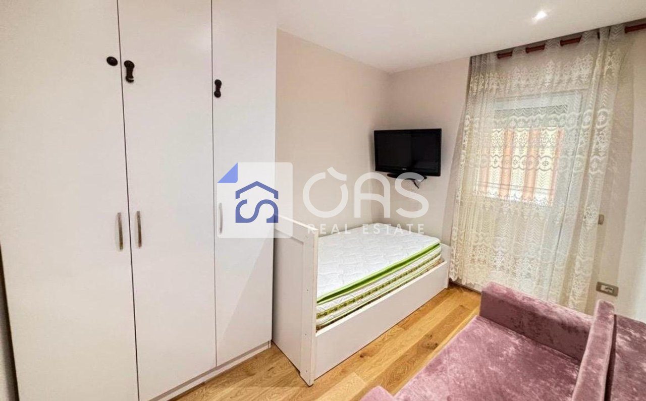 Jepet me qera apartament 3+1 Pazari i Ri 4