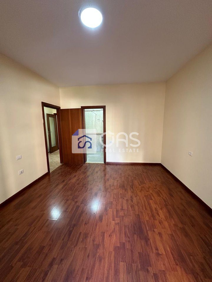 Jepet apartament me qera 2+1 ne Komune Parisi 75.000 leke 2