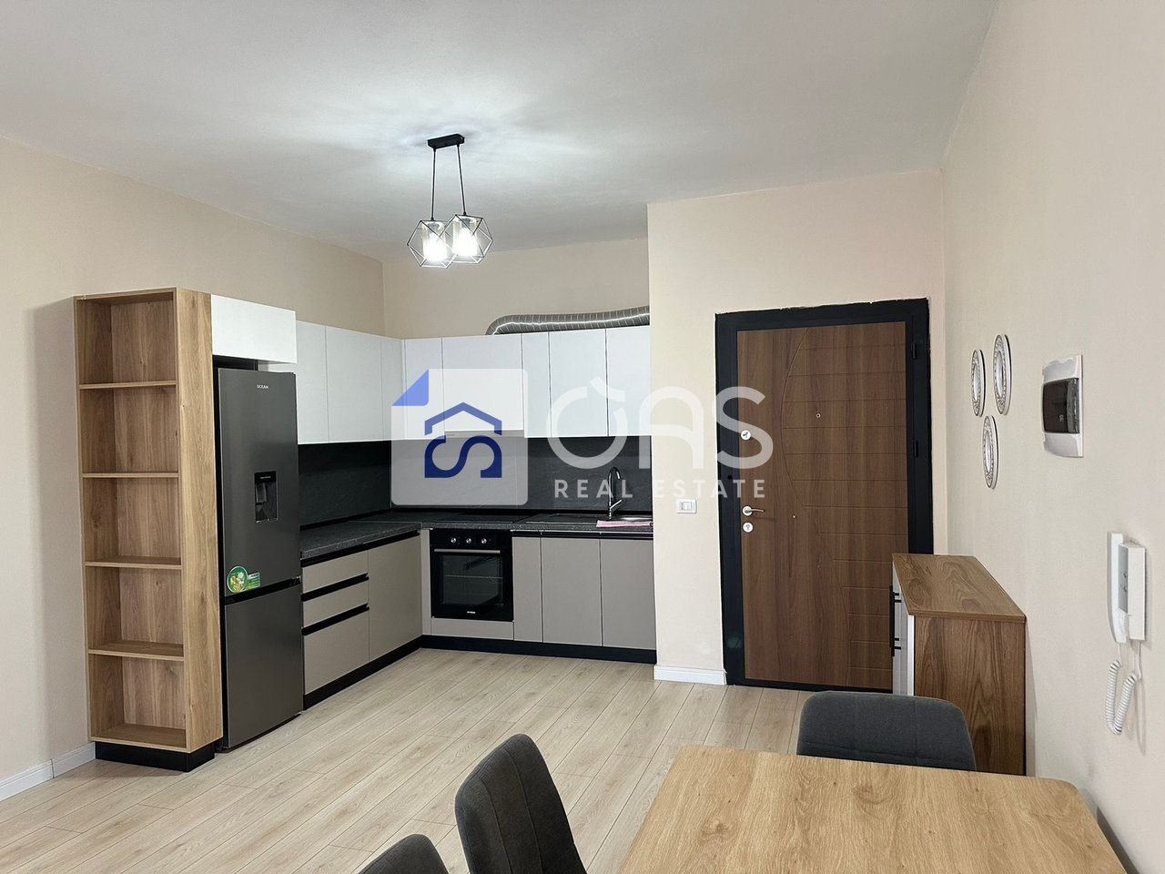 Jepet me qera Apartament 2+1 TEK Ish Fusha e Aviacionit
