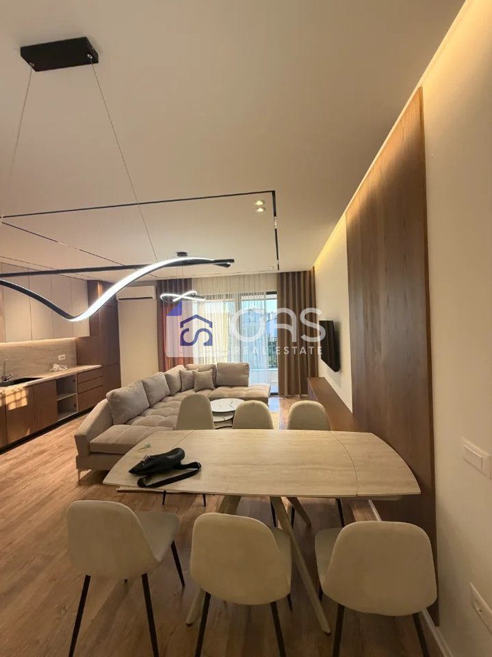 Jepet me qera apartament 3+1+2+2 Poste Parkimi tek Bulevardi I Ri.