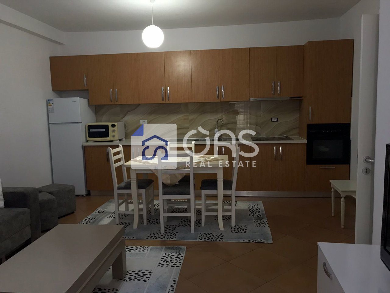 Jepet me qera apartament 1+1 Ne Shkoze 3