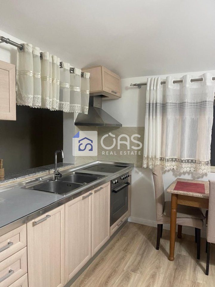 Jepet me qera apartament 1+1 tek Komuna e Parisit 3