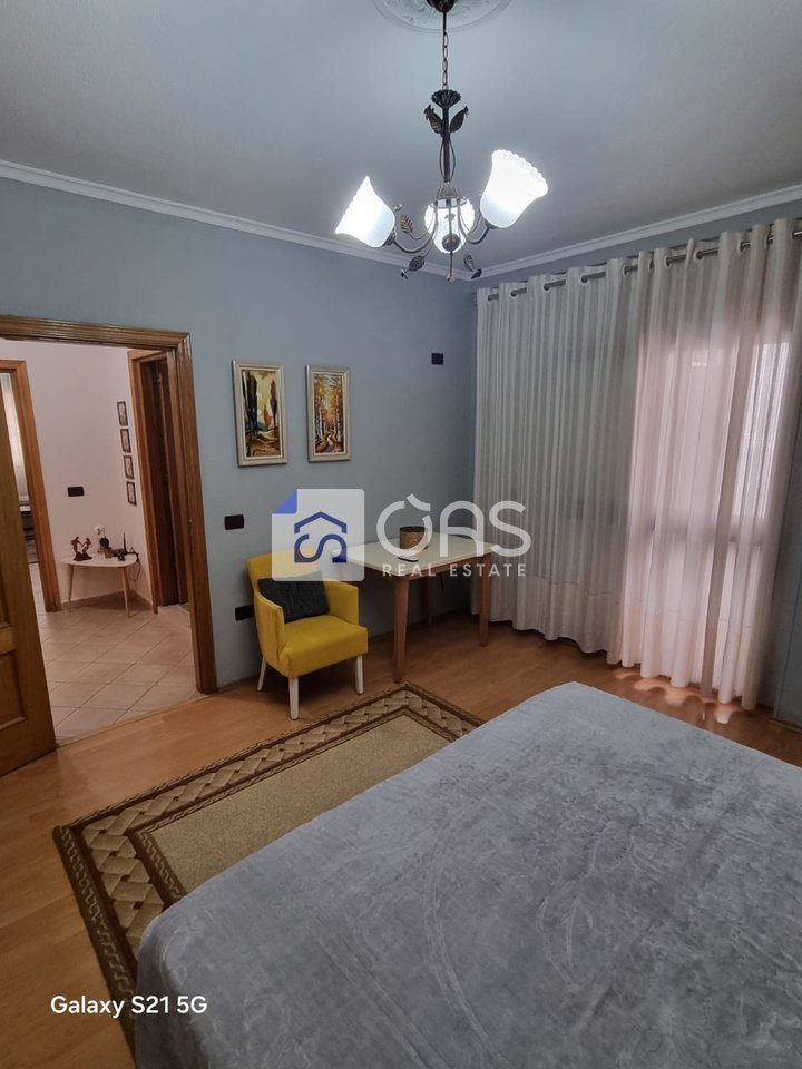 Jepet me qera apartament 1+1 tek Shkolla e Baletit. 3