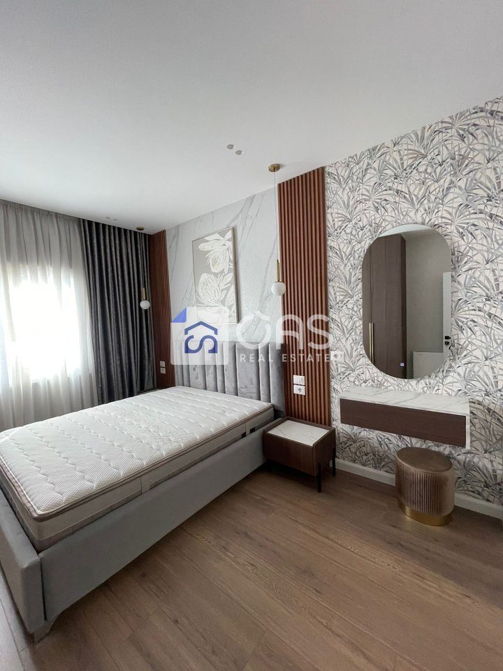 Jepet apartament me qera 2+1+2+ post parkimi ne Qender 4