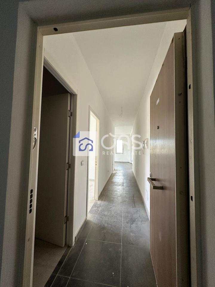 Shitet Apartament 2+1+2 tek Liqeni i Thate 3