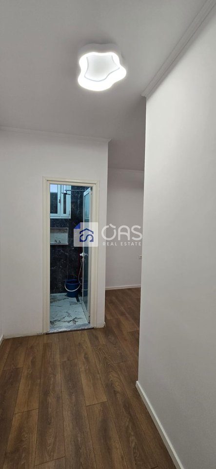 Shitet apartament 2+1+2 tek Prokuroria e Tiranes 3
