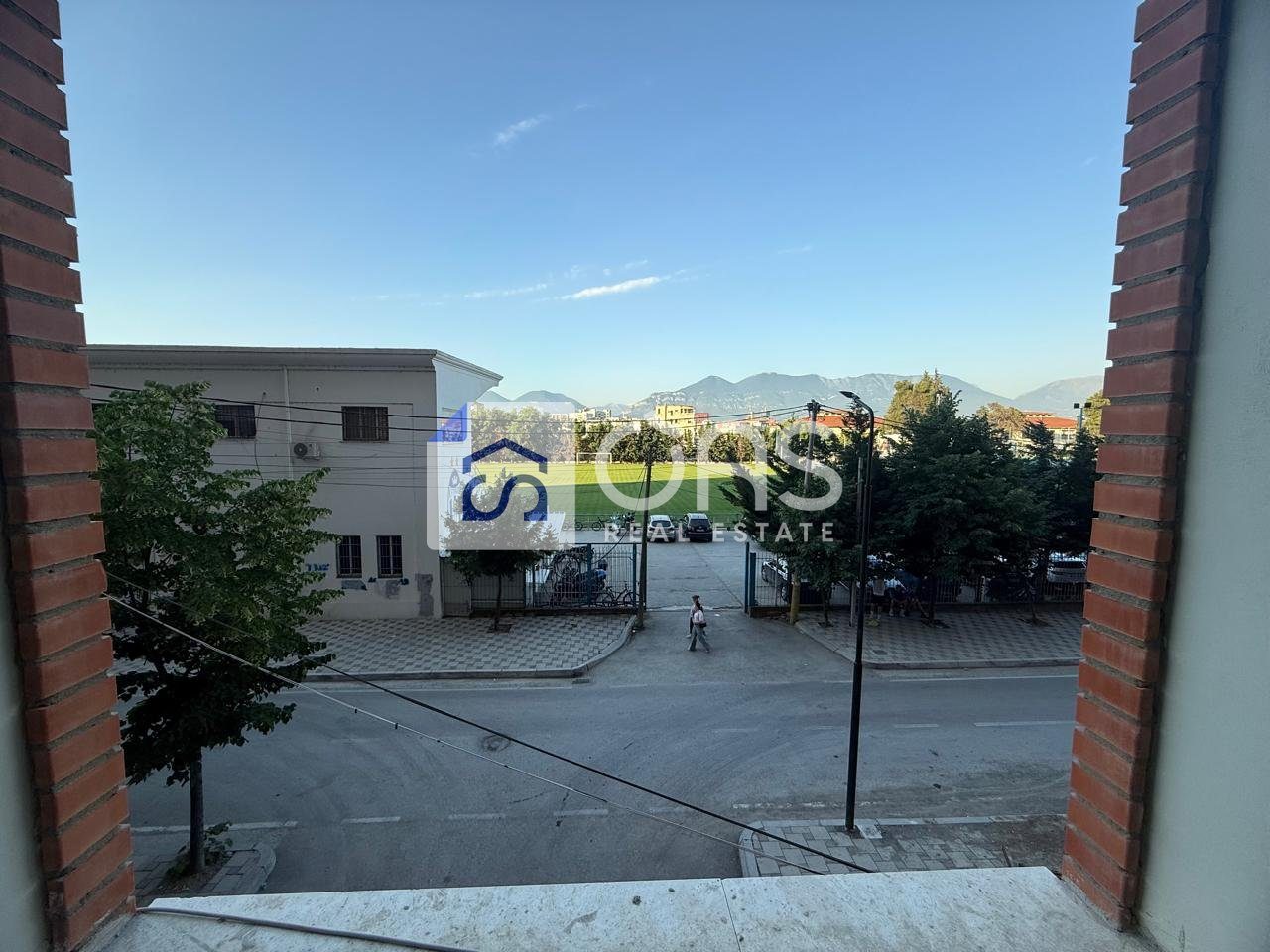 Jepet me qera Duplex, Prane Amerikan 3 4