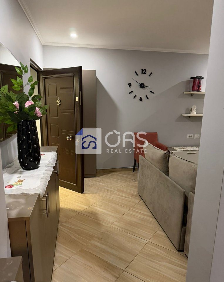 Jepet me qera apartament 1+1 QENDER 2