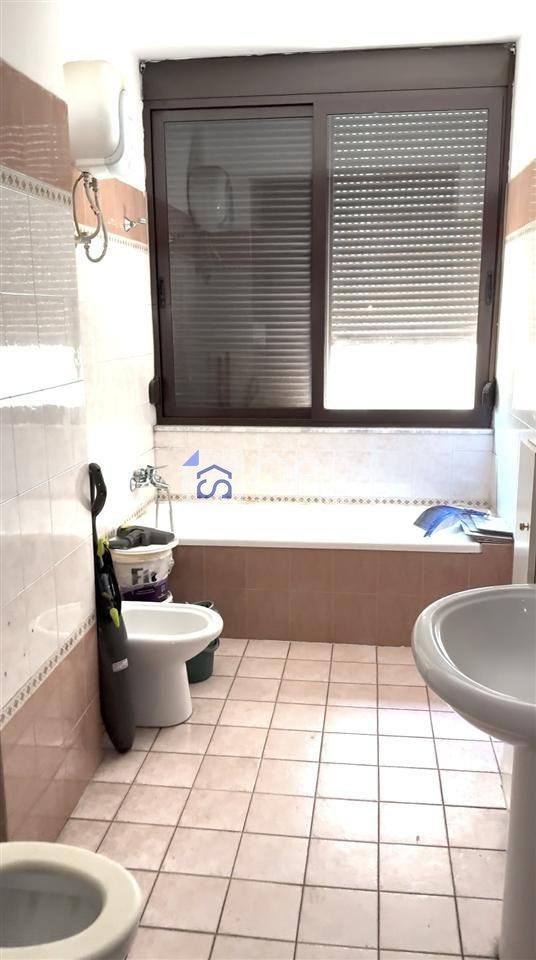 Jepet me qera apartament ose ambjent zyre 2+1 tek Myslym Shyr 3