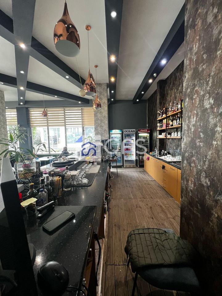 Shitet Lokal(Ambient) ne Durres.