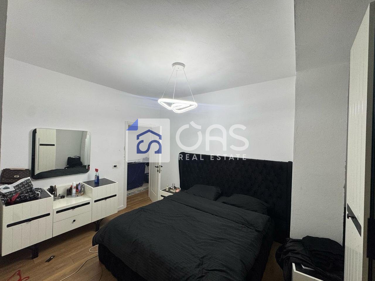 Shitet apartament 2+1 ne Porcelan. 3