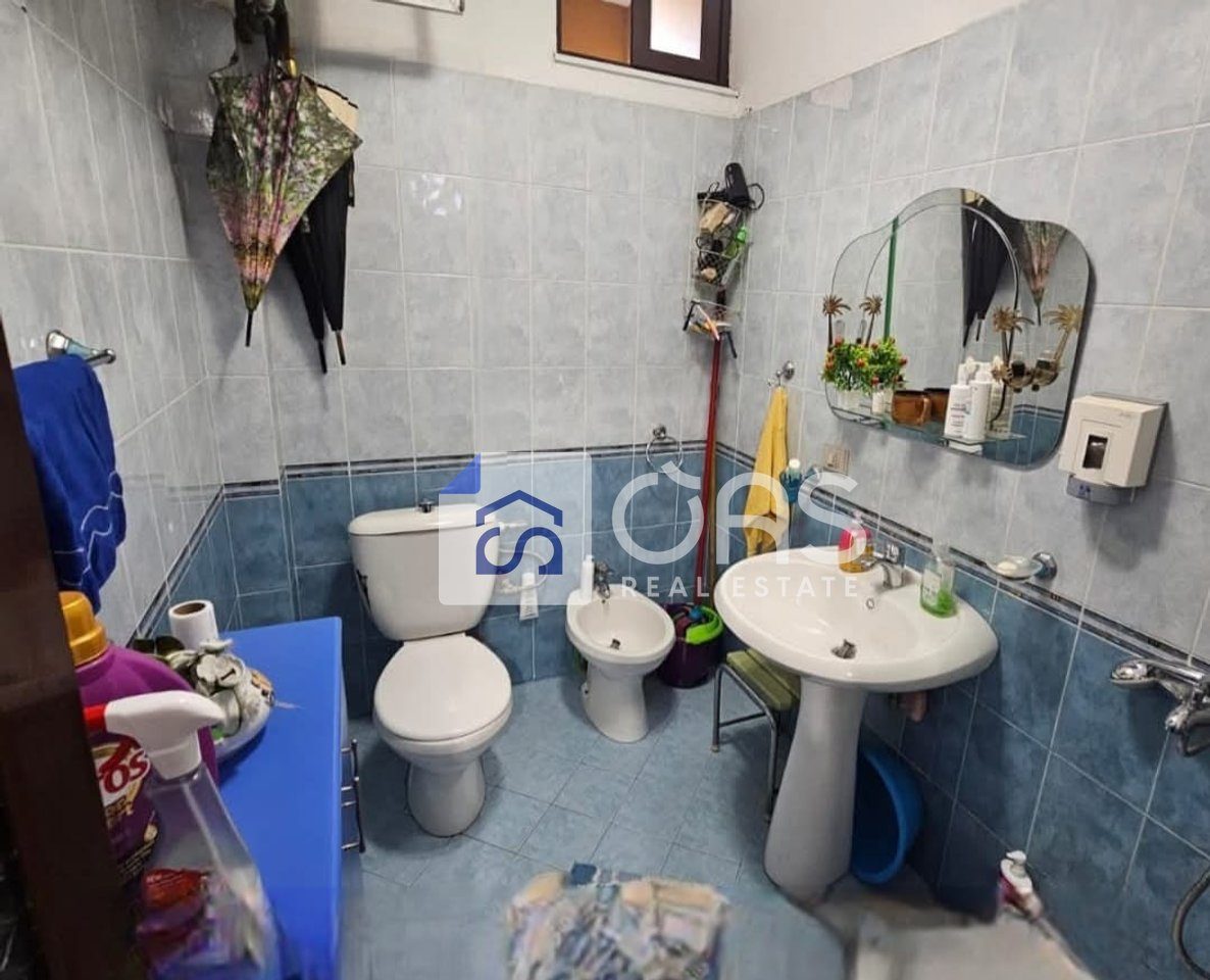 Jepet me qera apartament 1+1 ne Qender. 4