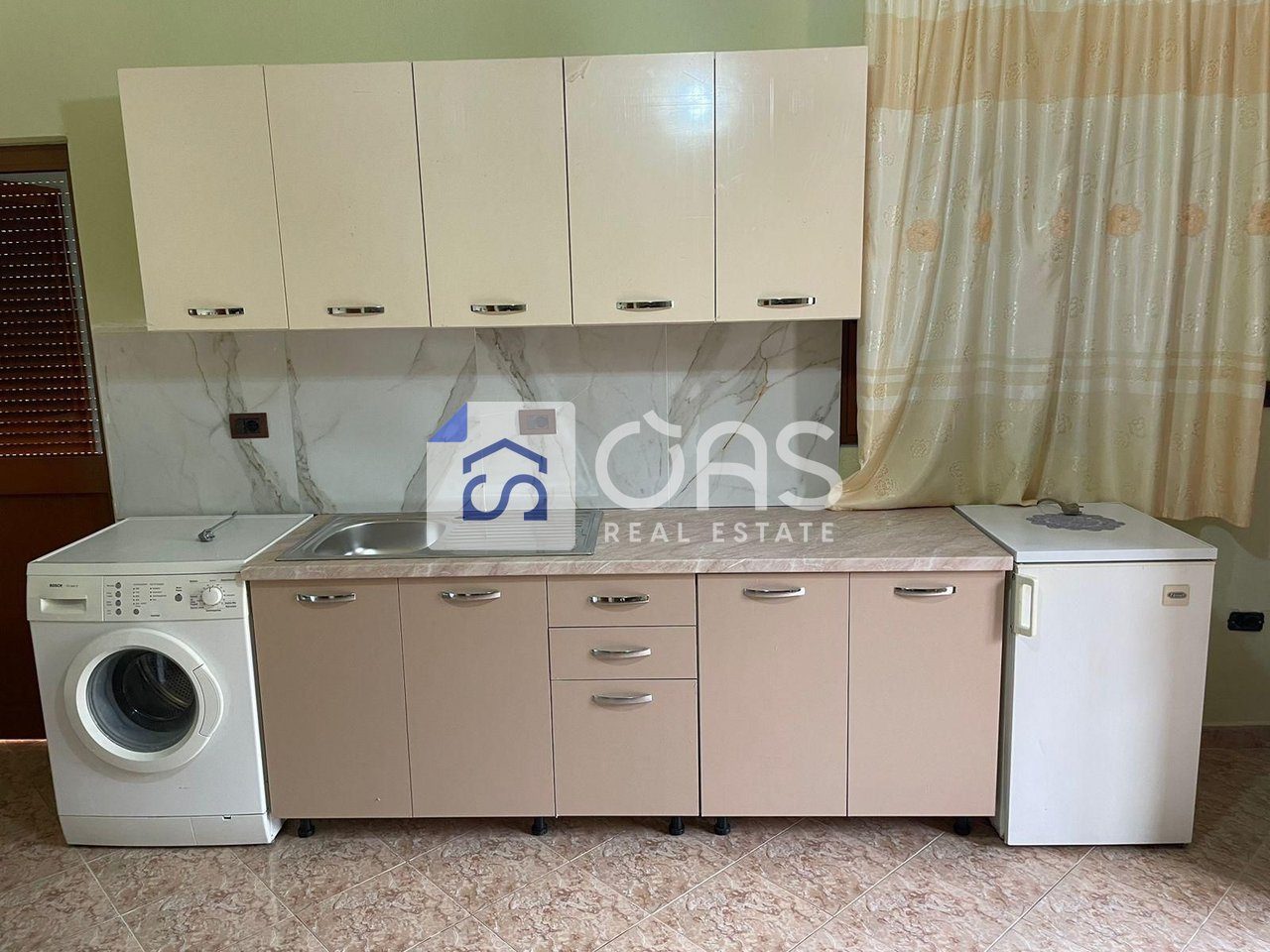 Jepet apartament me qera 2+1 Astir 2