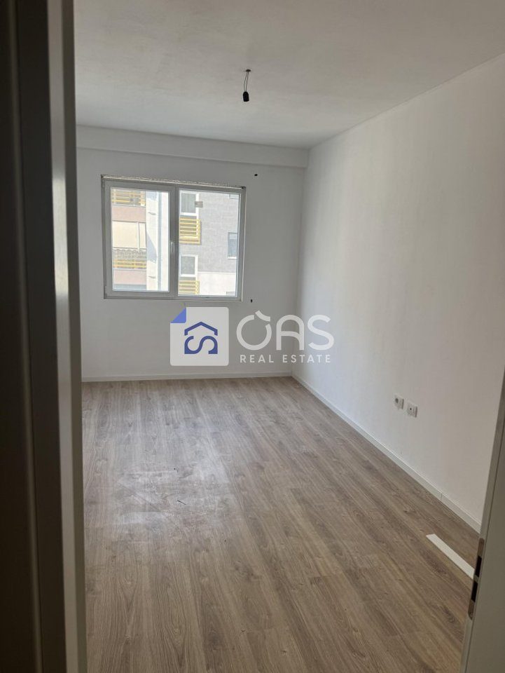 Shitet apartament 1+1 tek Rruga Dritan Hoxha (AURA Complex) 3