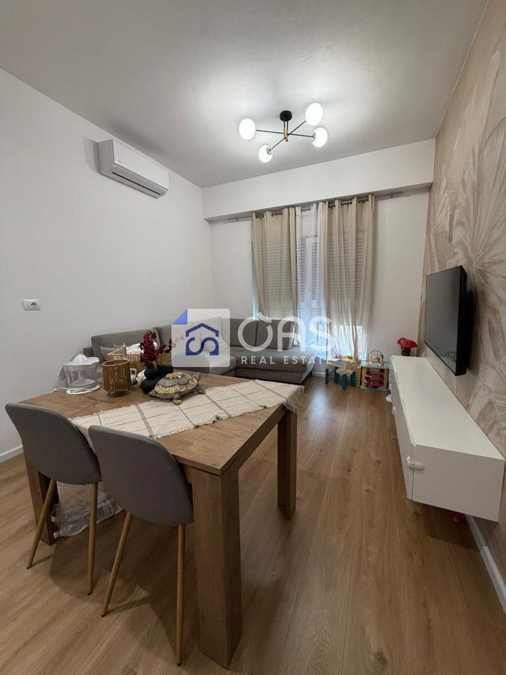 Shitet apartament 1+1 ne Ali Dem. 2
