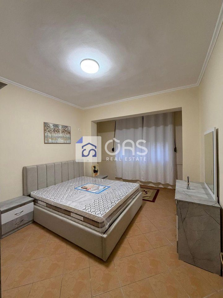 Jepet me qera apartament 1+1 tek Medreseja 3