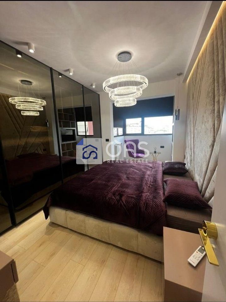 Shitet apartament 2+1+2 tek Liqeni Artificial 3