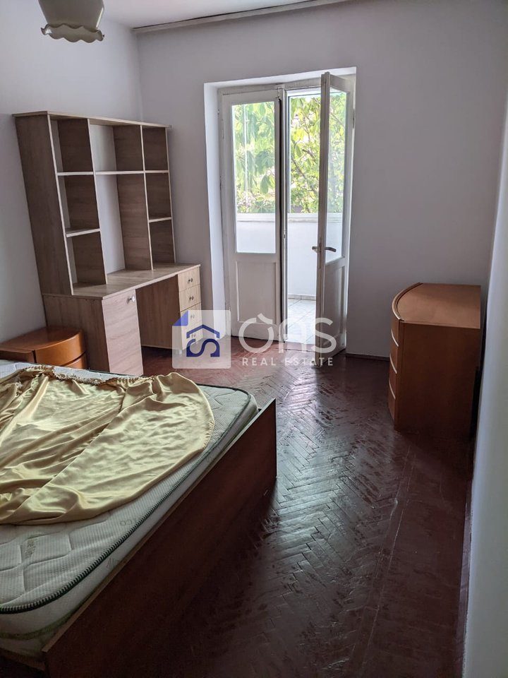 Jepet me qera apartament 1+1 tek Rruga Bardhyl. 2