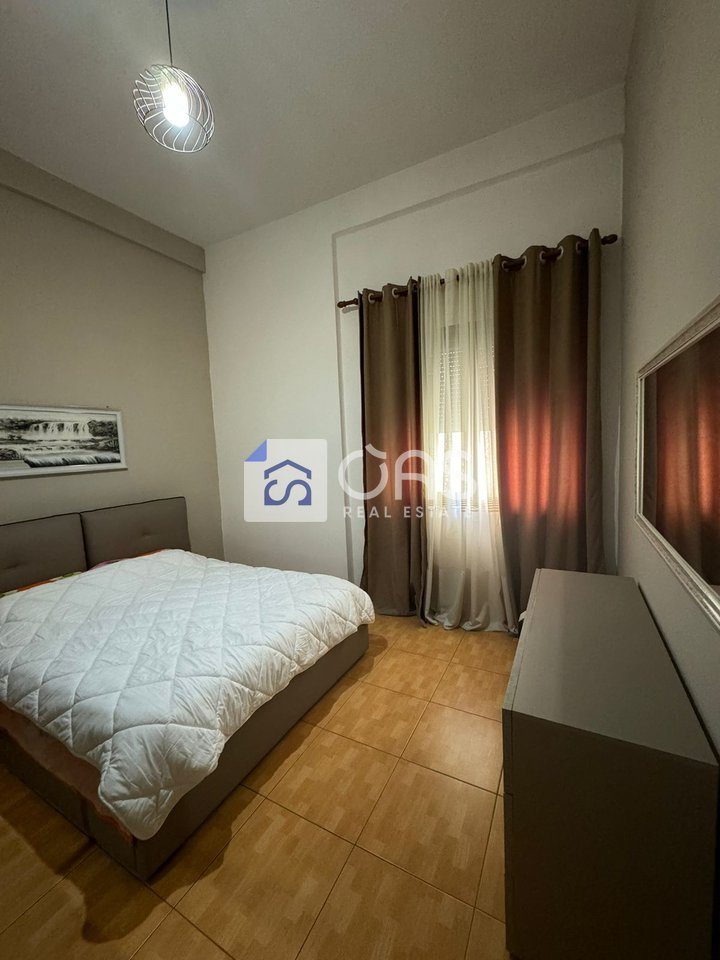 Jepet me qera apartament 1+1 Tek Rr e Dibres. 3