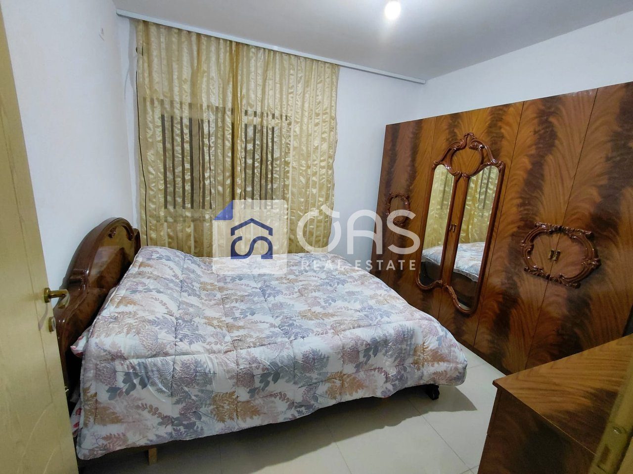 Jepet apartament me qera 1+1 5 Maj 4