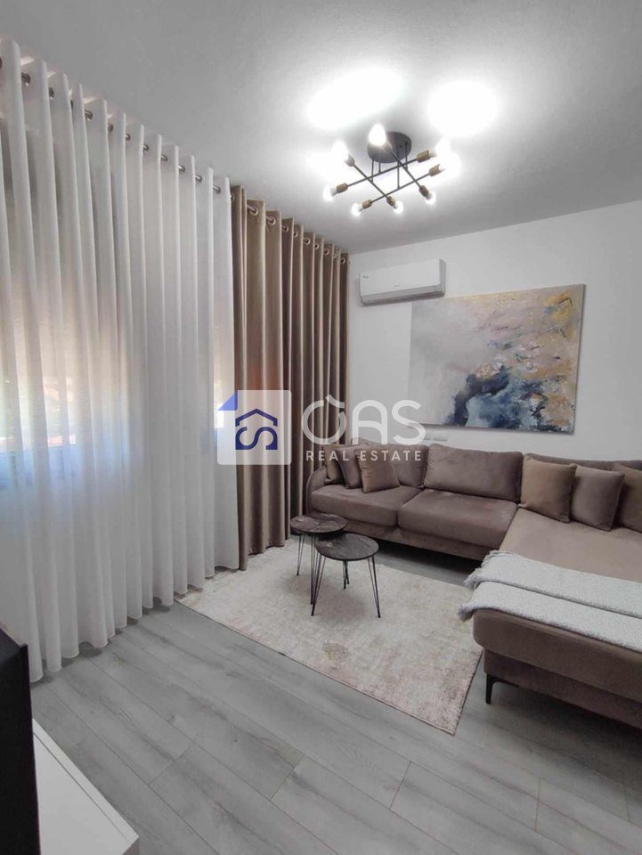 Jepet me qera apartamenti 1+1 yzberisht (amerikan 3)