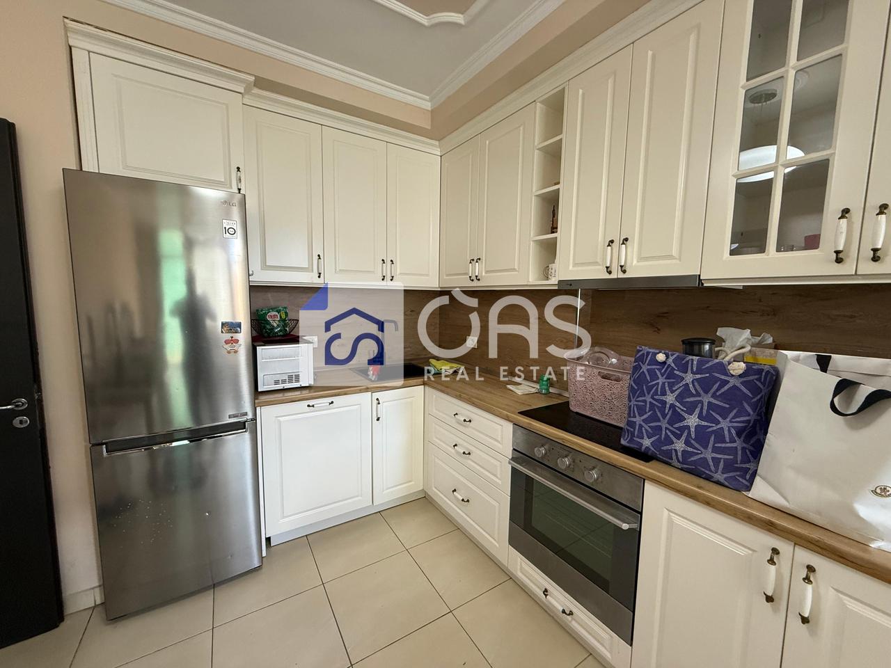 Jepet me qera apartament 2+1 tek Komuna e Parisit