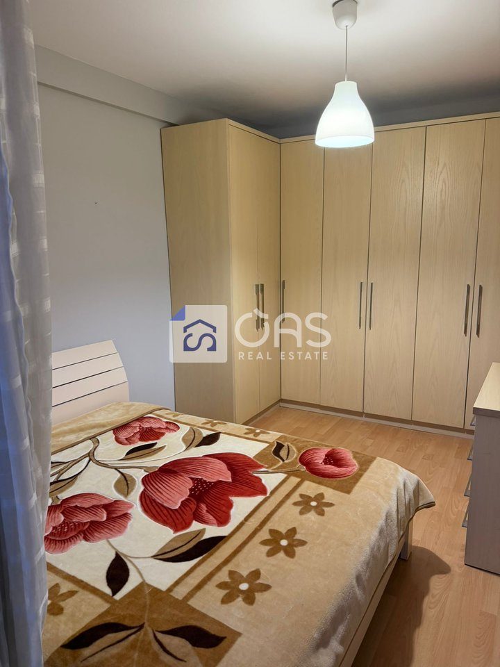 Jepet apartament me qera 2+1 Stacioni Trenit 4