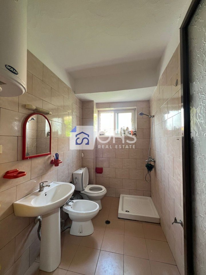 Jepet me qera apartament 1+1 tek Rruga Bardhyl. 4