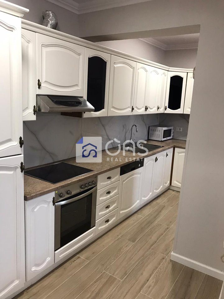 Apartament me qera 3+1 Ne Qender 3