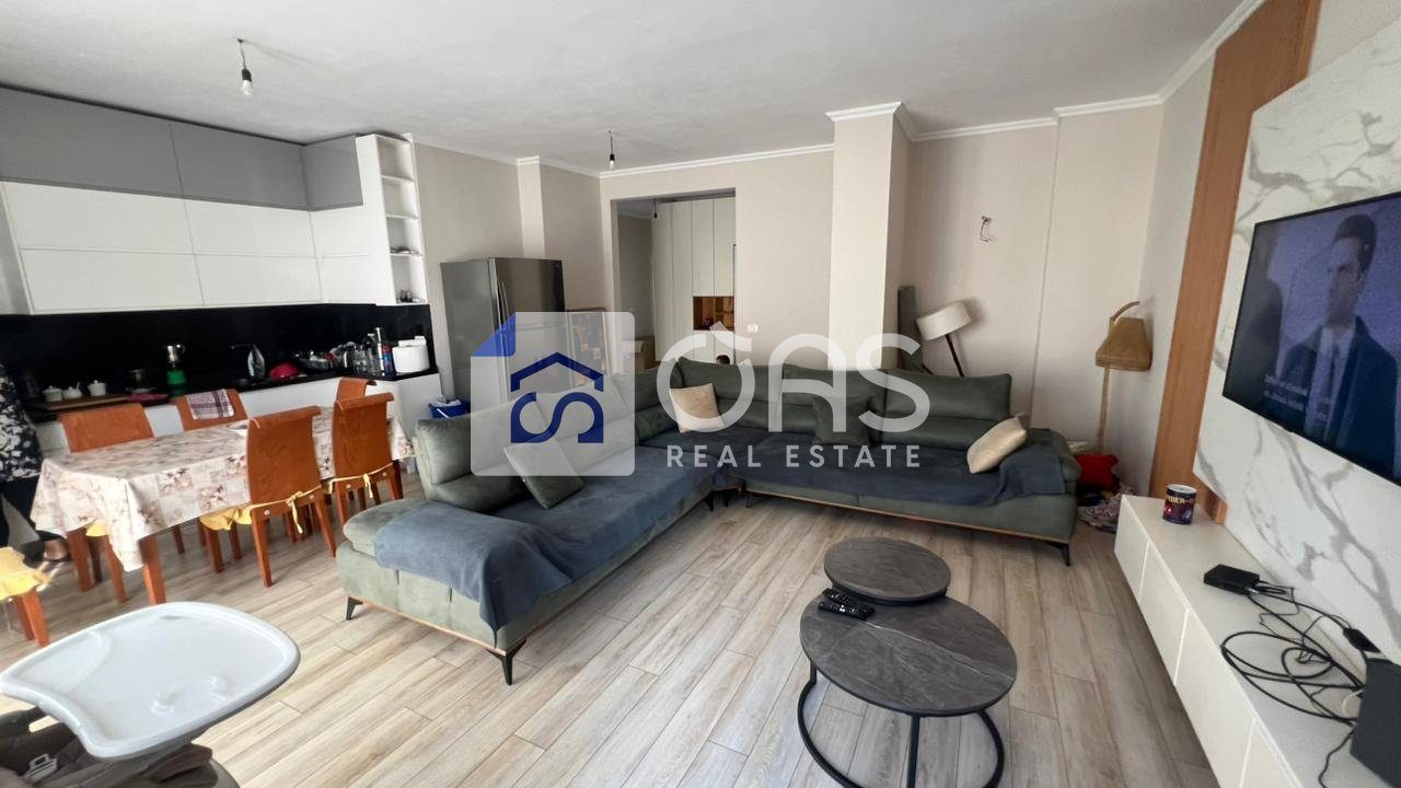 Shitet Apartament 3+1+Verande Ne Laprake cmimi 248,000euro 3